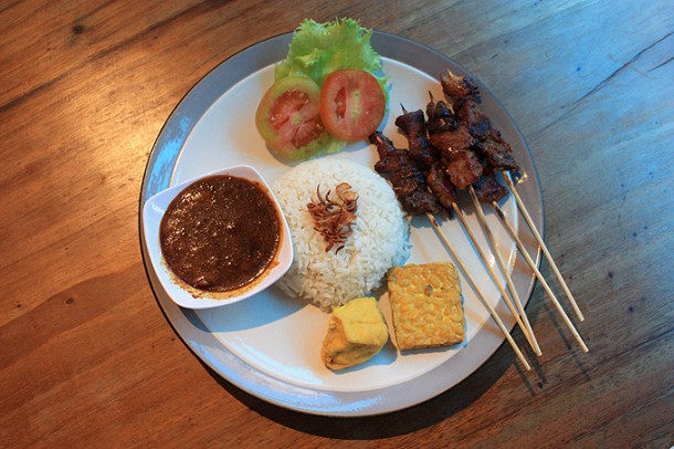 Еда на Бали: сатэ из мяса